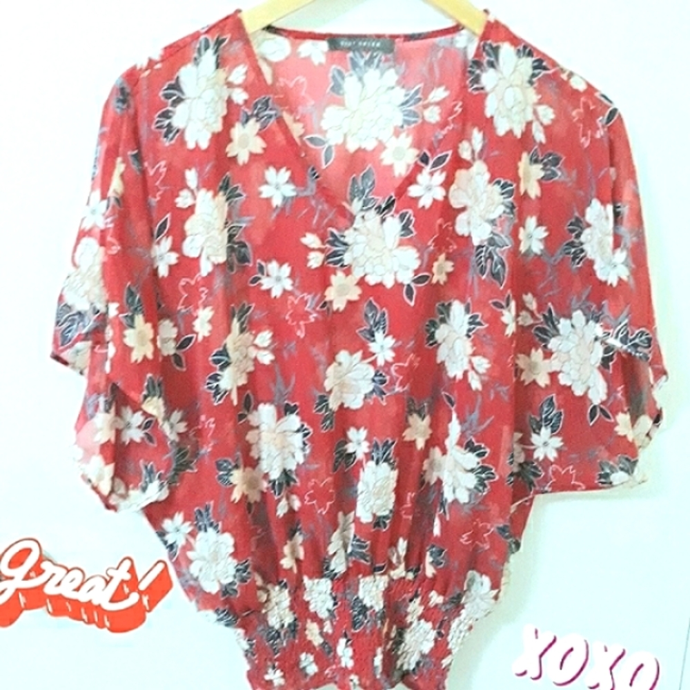 EUC Suzy Shier Floral Batwing Blouse